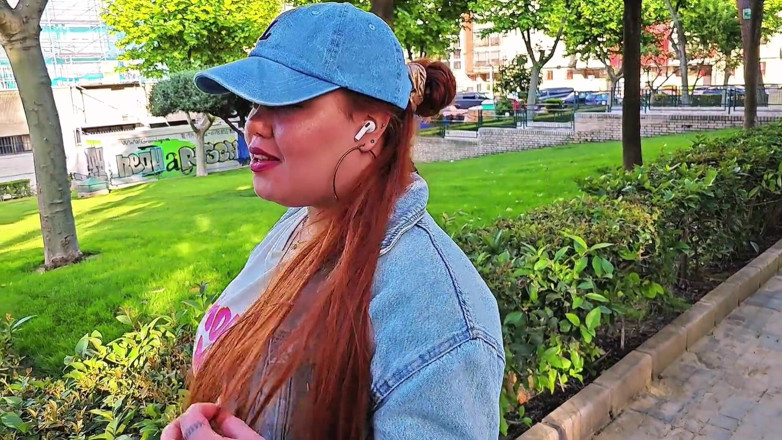 Latincurvyredhead: Manželka mého nevlastního bratra mě žádá, abych jí pomohl užít si...