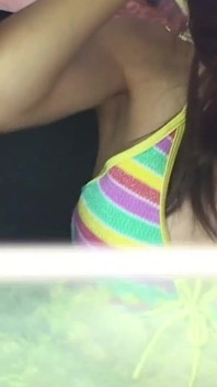 Pervertida escena japonesa 1_thin japonesa en bikini se masturba en el coche y folla en la playa