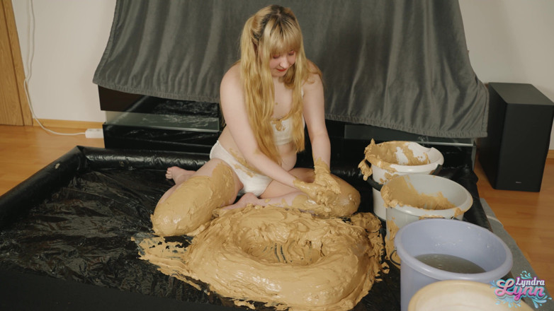 Lyndra Lynn: Substance Experiment