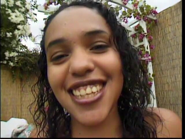 First Black Sexperience: Flava, jeune fille noire fantastique, aime quand un mec blanc...