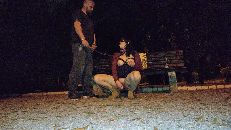 Toilet Mommy: Ovládaná a na vodítku v legínách &amp; Vysoké boty