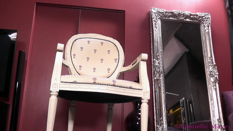 DanielleMaye: Chica universitaria hace caso omiso