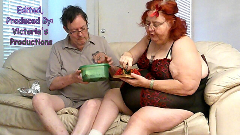 BBW nurse Vicki adventures with friends: Smaktest och avsugning!