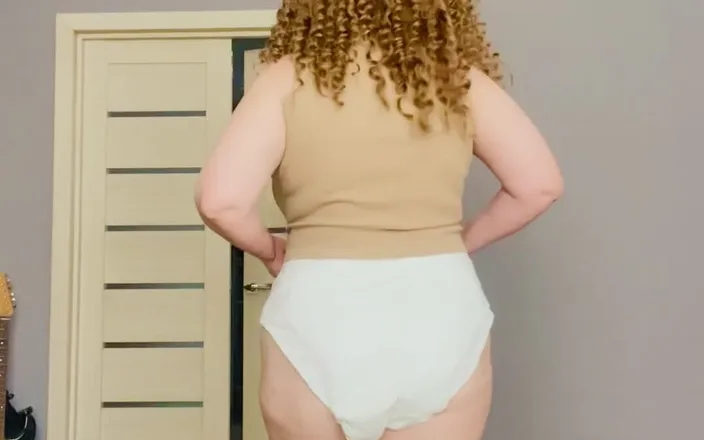VikkiGeorgia: Diapered Curly Lady