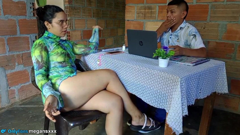 MeGanSxx: 就職面接は口に精液を浴びてスラットのために終わる