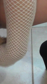 Enorme dildo che entra nella mia bocca