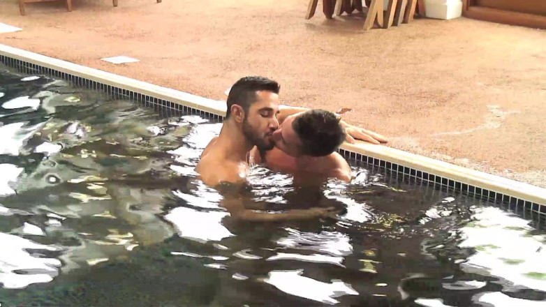 UK Hot Jocks: Fresca follada junto a la piscina