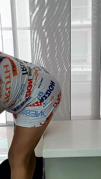 Üvey annem kıçımı ovuşturuyor