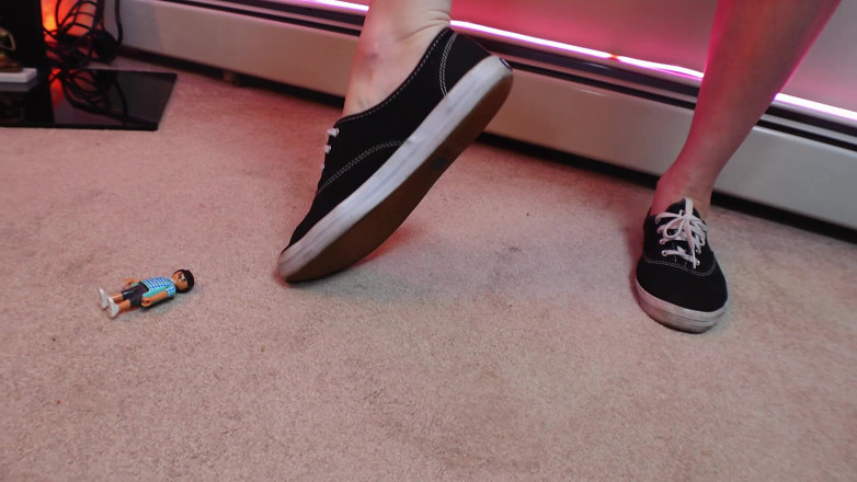 Evelyn Rouge: Giantess Little Man Femdom Sneaker Foot Fetish 1080p