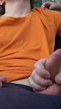 Une mamie excitée reçoit un creampie - Familyscrew