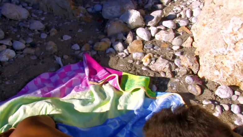 Fun Pictures: Une déesse brune se fait baiser sur la plage