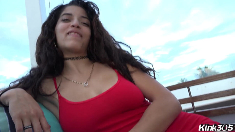 Alex Ace 305: पड़ोसियों की बेटी gabriella lopez की चूत चाटी जाती है और वह लंड चुसाई देती है