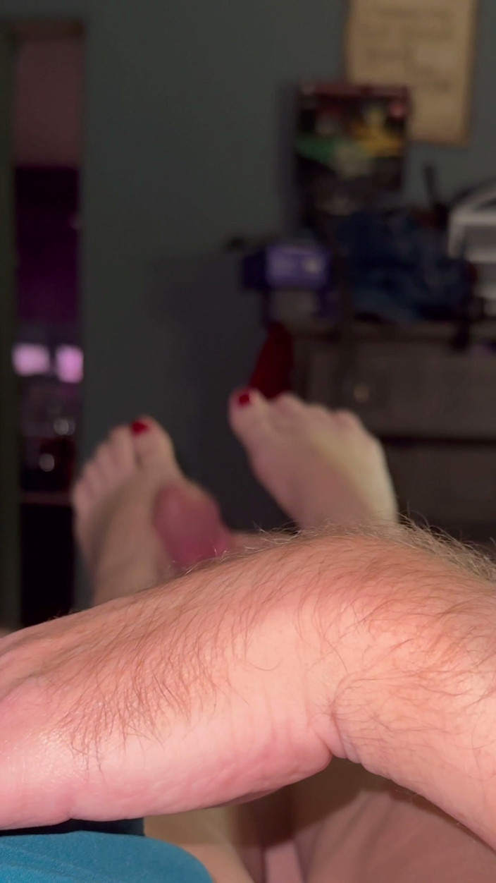 Tiana Skyy: Jerking off with Wife’s Feet - Her POV