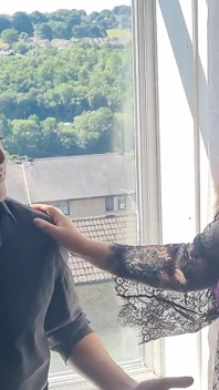 Prinsă de proprietar cu prietenul meu se transformă în sex în 3