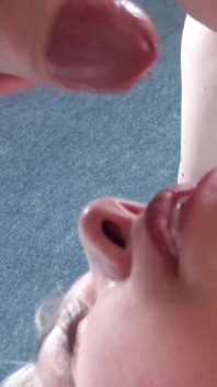 Una buena follada con tetona rubia madura