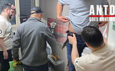 AntoGoesHunting: Bu yakışıklı heteroseksüel evli tesisatçıyı bir adam tarafından ilk saksosunu...