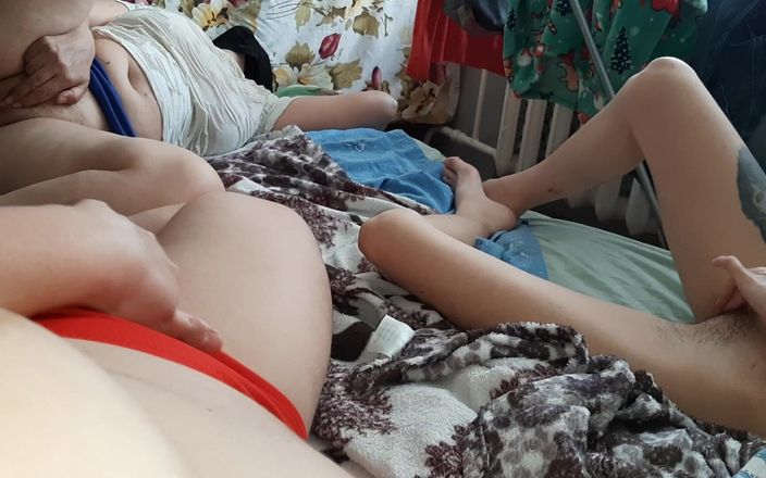 Lesbian-illusion: Tiga guru crot satu demi satu