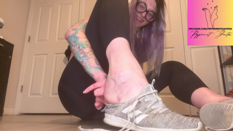 Peppermint Giantess: 67 Zeiță Torțe și tăieturi Tiny Dimensiunea 7 adidași | Distrugere totală