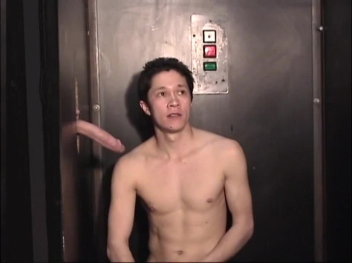 GAY VINTAGE PORN: Трахнули в туалете