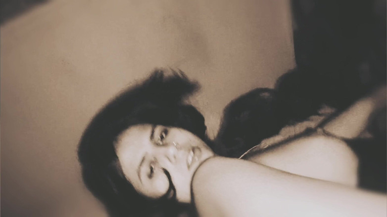 Hot Sis: Latika Hot Sexy Dnes a ona potřebuje šukat