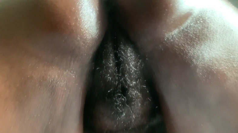 Devine Greatness: セクシーで毛深い黒い膣が顔の中に