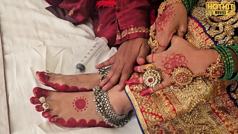Hothit Movies: Première nuit de sexe desi hardcore, porno indien !