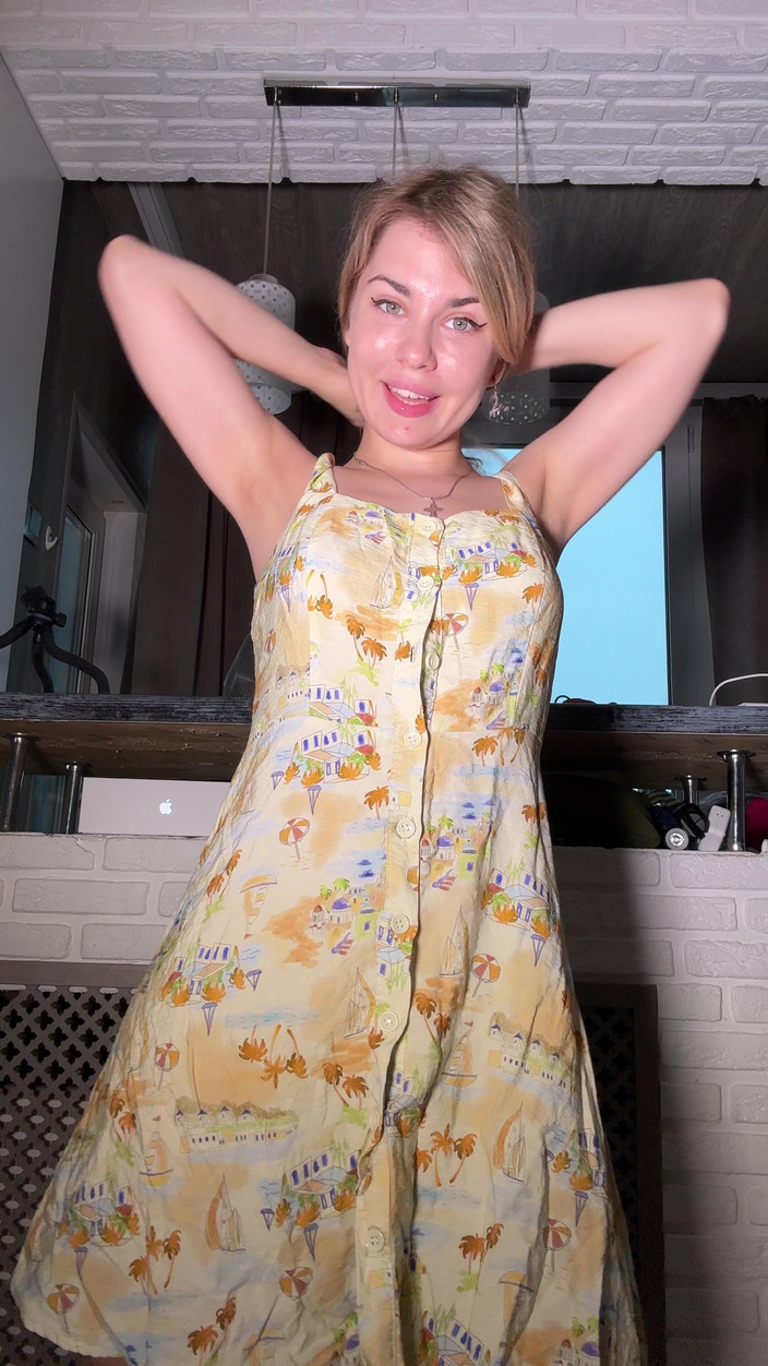 Misty Phoenix: बिना पैंटीज वाली समर ड्रेस में