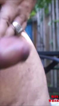 Beefy bull si cewek super sange lagi asik muasin memeknya 4k