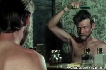 Classic Porn DVDs: Sladká brunetka teen jezdí na velkém ptákovi