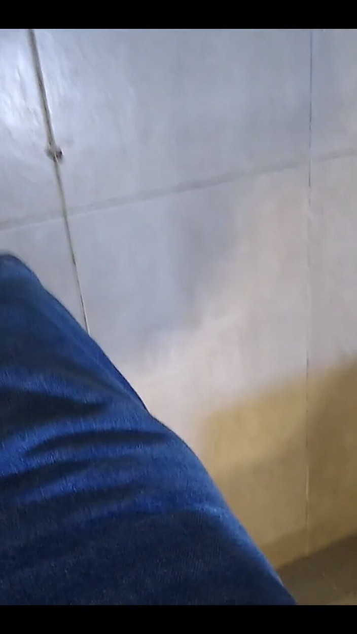 AlexAlejandro13: Kfc rozlité mléko na toaletě
