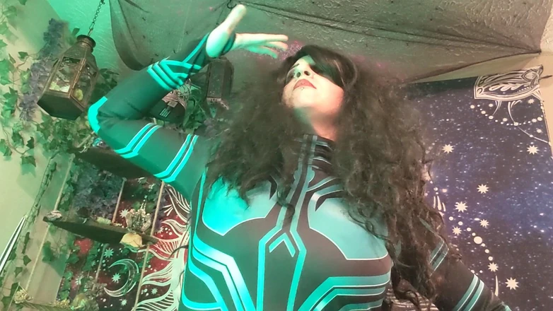 Geeky Femdom: Hela Kaptan Amerika'yı mahvediyor