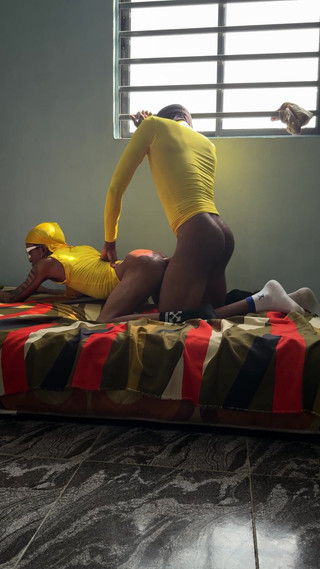 YungthugM: Đồng đội màu vàng nghỉ ngơi với con cặc ra