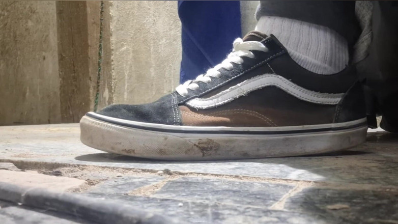 jerkofflover: Estou exibindo meus sapatos Vans, uma compilação dos melhores com...