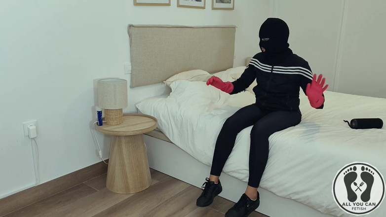 All You Can Fetish: Latina con il culo perfetto beccata dentro la casa