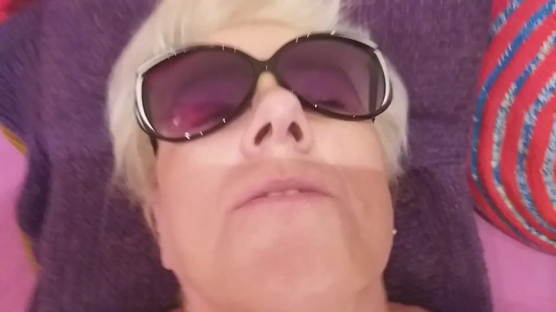 PureVicky66: Orgasme keras dengan Nenek