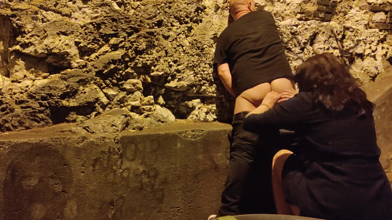 Toilet Mommy: La Ragazza Calda Assaggia Il Culo Del Ragazzo