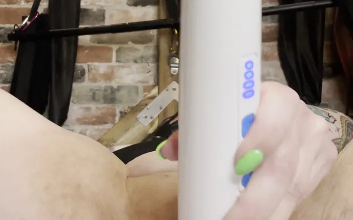 Slave Gigi: Fucking My Gaping Cunt with My Magic Wand