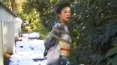 Compilație cu o femeie asiatică drăguță legată în aer liber și în interior