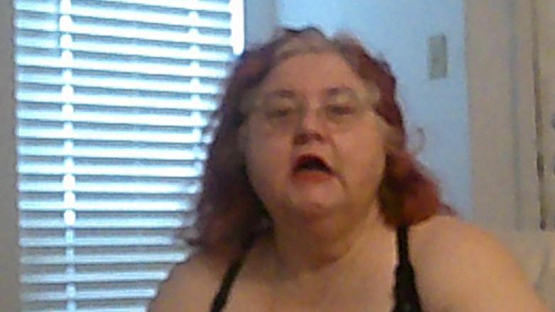 BBW nurse Vicki adventures with friends: Dojrzała gruba ruda pielęgniarka Vicki mówi do ciebie, jak ona...