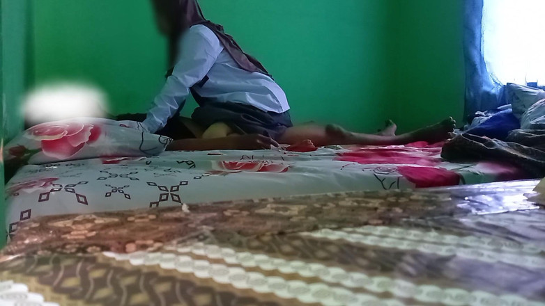 Famly sex: Náctiletá desi holka 