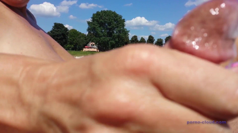 Porno Cloud: Leche al aire libre.
