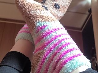 Raven Willow: 3 minute de Fuzzy Sloth Sock Love