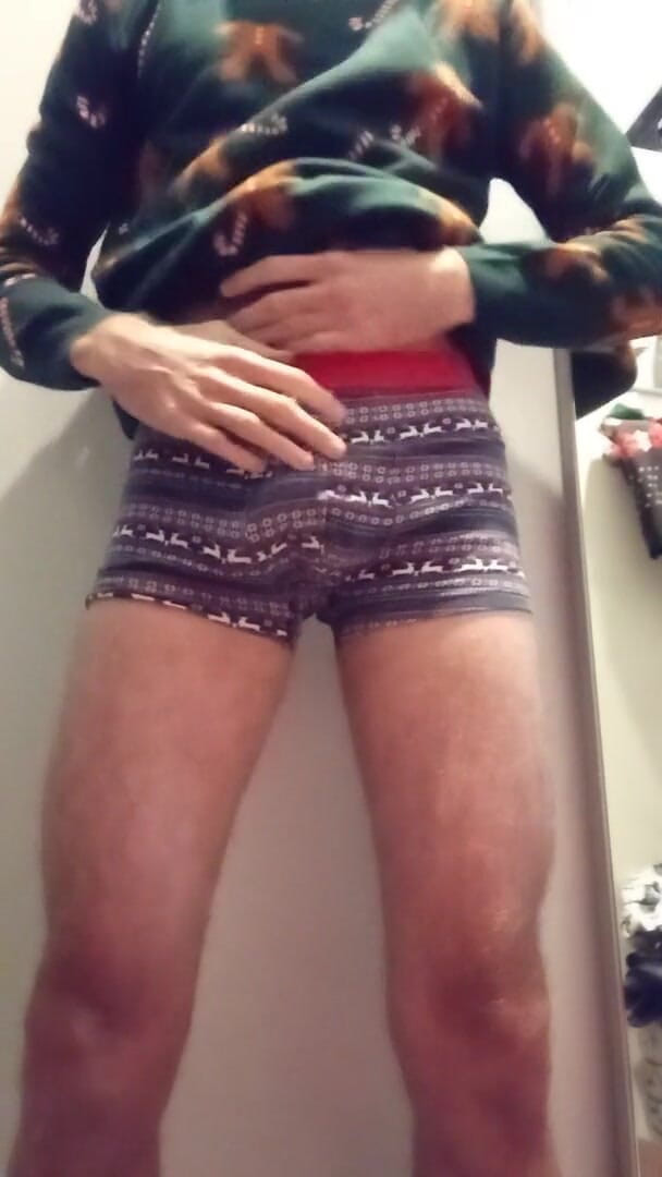 Dick Boys Studio: Guy jerks off in the fitting room