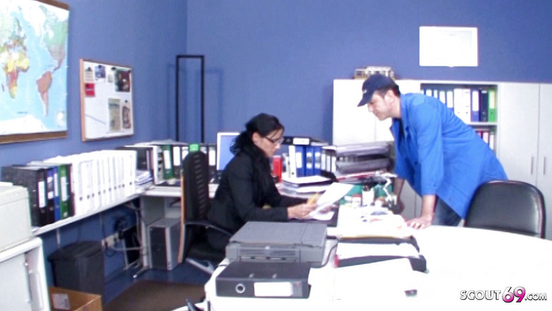 Full porn collection: Artesano alemán le gusta la secretaria y la persuade para...