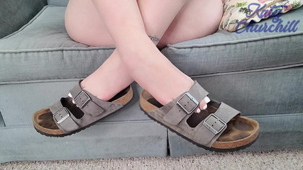 Katy Churchill: Sarkık birkenstocks ile seni azdırıyor