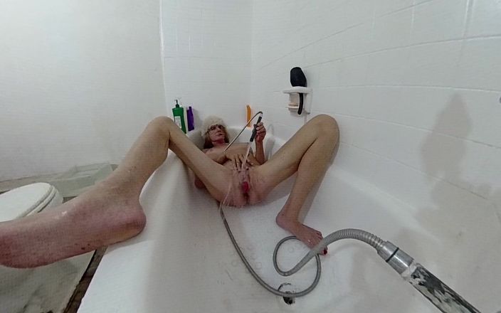 Lizzy Yum: Lizzy Yum Sdjune 2025 Masturbace Dilatační koupání Edging Amatér