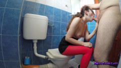 Dirty Couple: Punčocháče kouří na záchodě