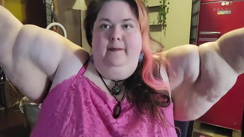 Kitty Delgato: SSBBW Smoking While Playing with My Neck and Massive Arms