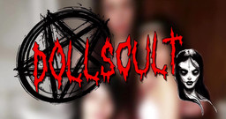 Dolls Cult: Dech beroucí lesbický polibek mezi dvěma sexy holkami