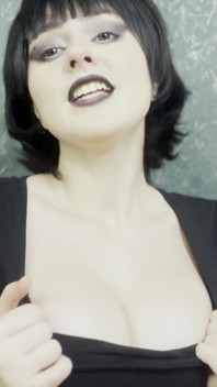 Instrucciones de paja: Mavis Dracula te sedujo con su cuerpo y baresoles